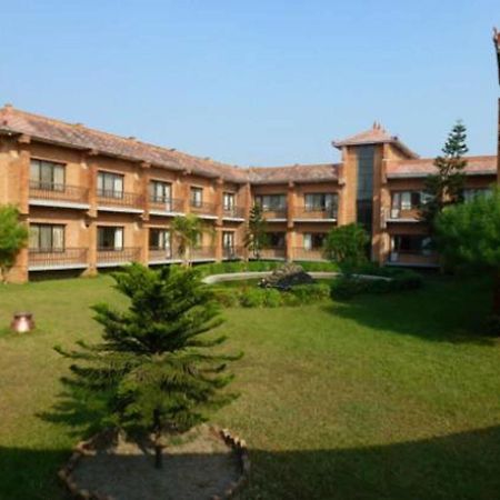 Hotel Lumbini Garden New Crystal Екстер'єр фото