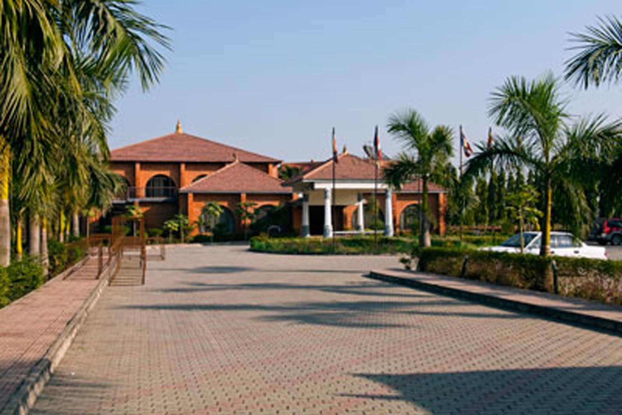 Hotel Lumbini Garden New Crystal Екстер'єр фото