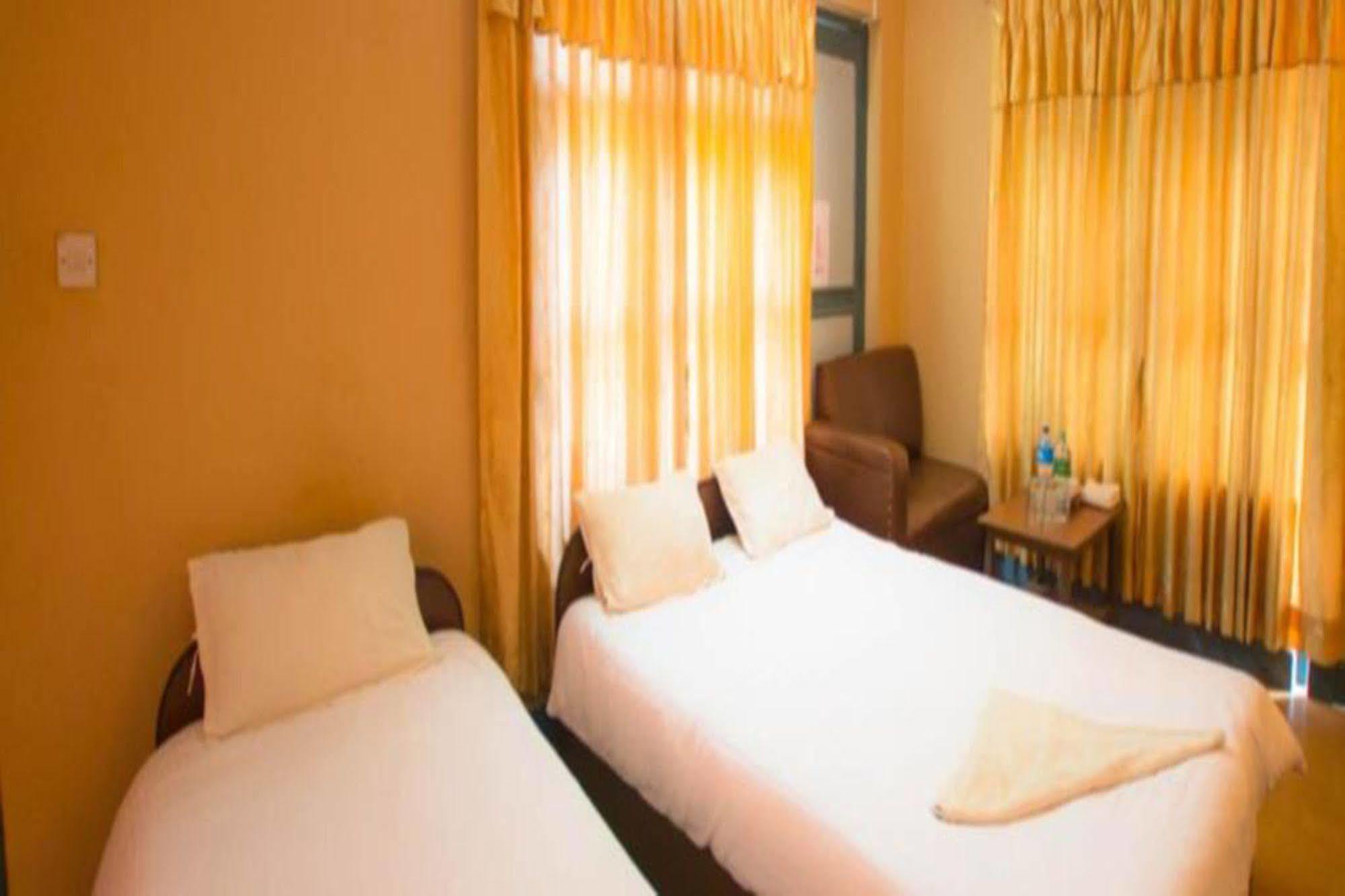 Hotel Lumbini Garden New Crystal Екстер'єр фото